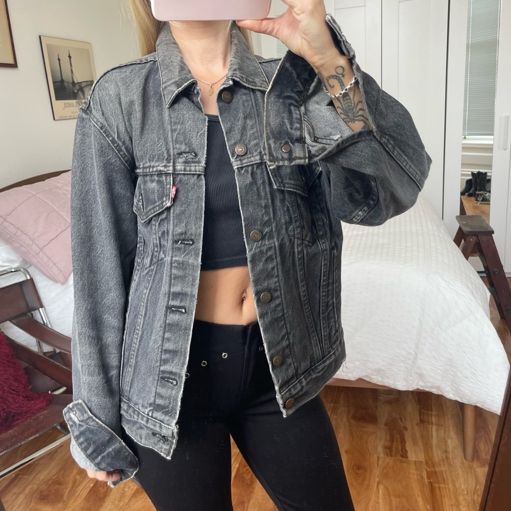 VINTAGE LEVIS OVERSIZED DENIM JACKET